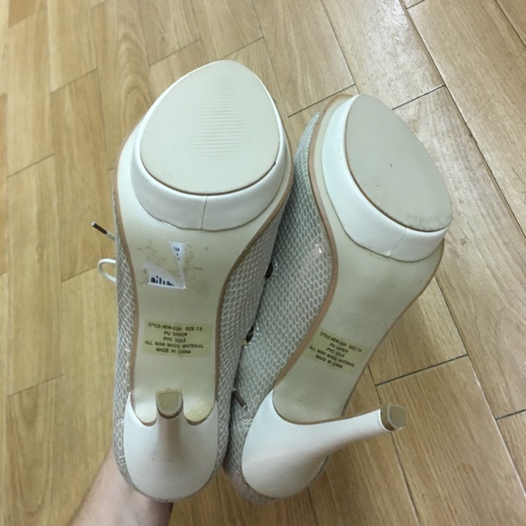 NWOT WET SEAL Heels - Picture 7 of 10